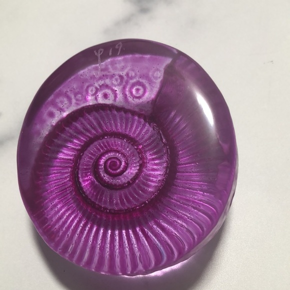 Artisan Hand Crafted Purple Art Glass Paperweight Seashell Signed Numbered - Picture 4 of 11